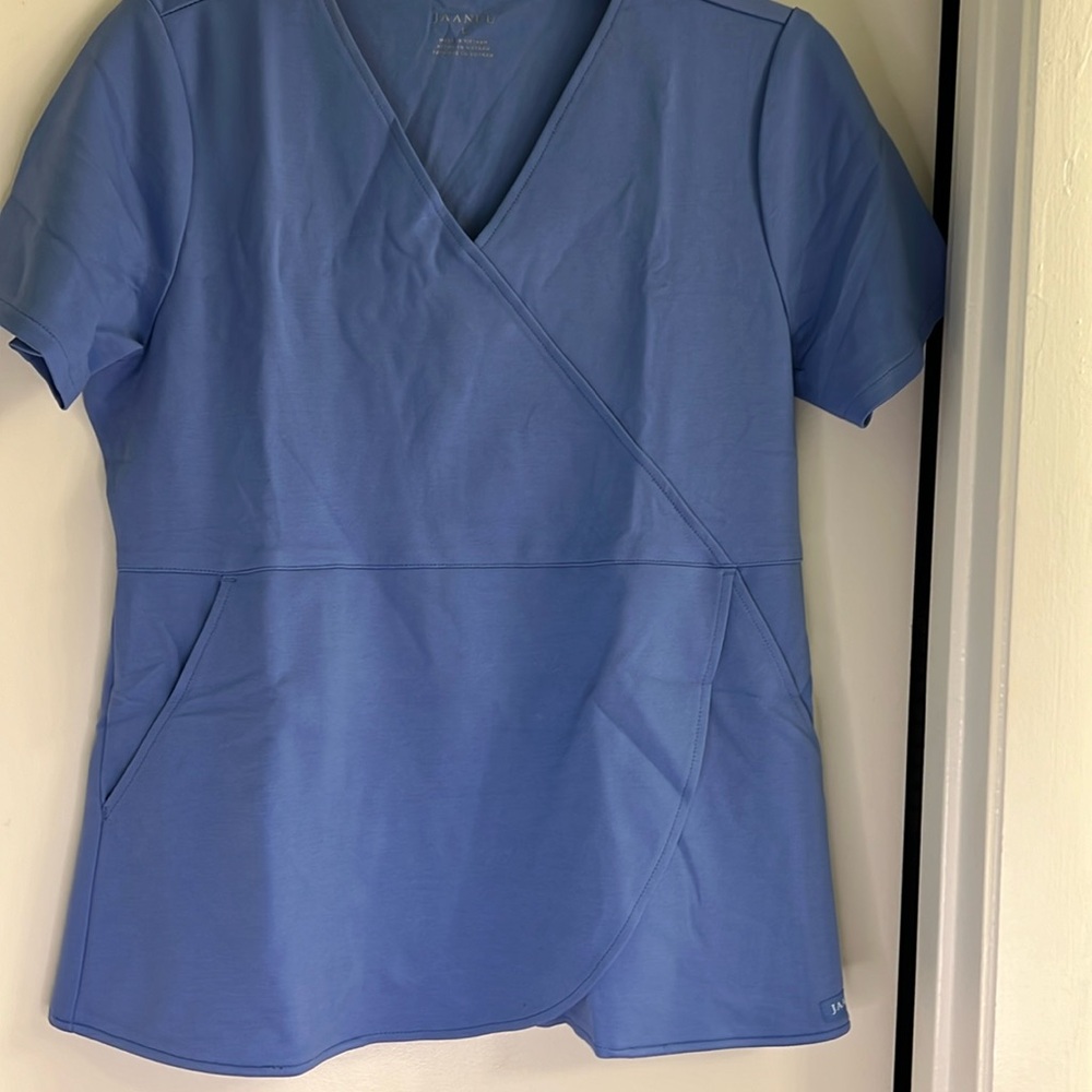JAANUU WOMEN'S MOCK-WRAP SCRUB TOP NWT Size L